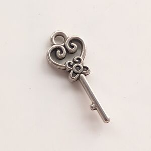 Vintage Silver Tone Ornate Victorian Skeleton Key Mini Pendant Bracelet Charm